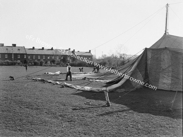 CIRCUS ERECTING 'BIG TOP'